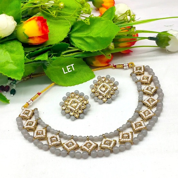 Gold plated crystal stone and beads necklace set with earrings. - Picture 1 of 1